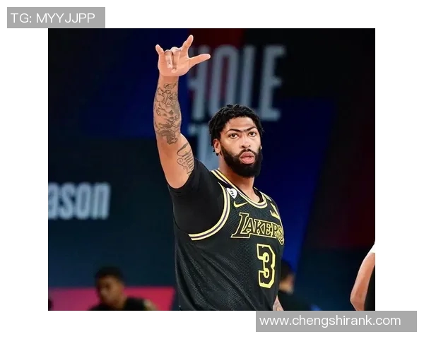 戴维斯强调5号位策略应重视保持状态而非强行坚持 戴维斯强调5号位策略应重视保持状态而非强行坚持