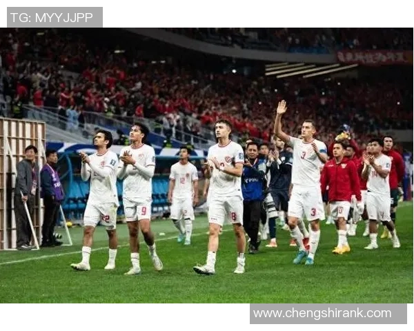 0-1！印尼无缘世界杯，疯狂归化+克鲁伊维特执教，球员跪地痛哭